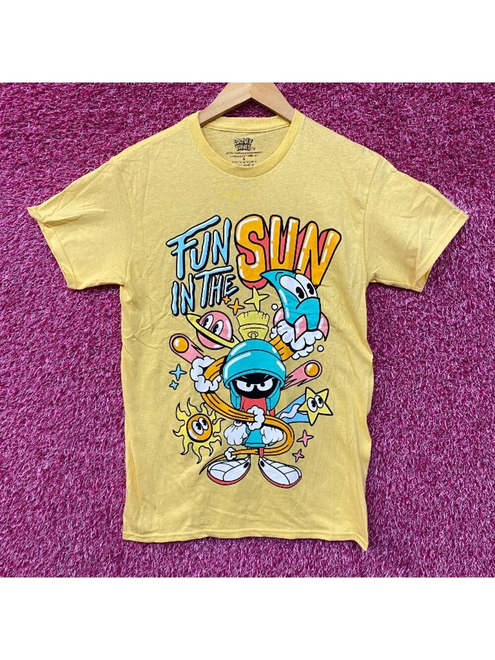 Marvin the Martian Fun in the Sun Looney Tunes T-Shirt Small